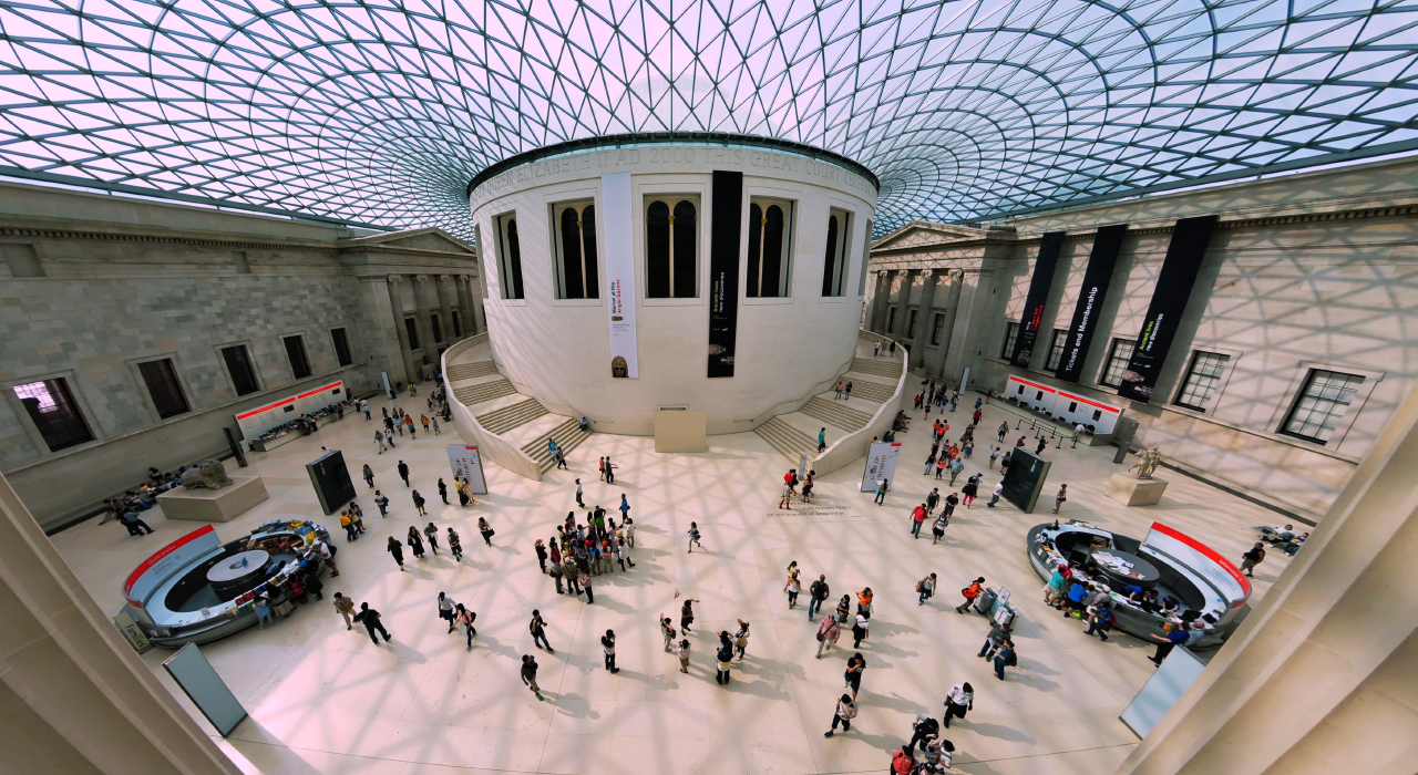 Header, Interior of big public building represents the Public Sector