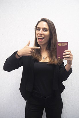 Mulher com passaporte