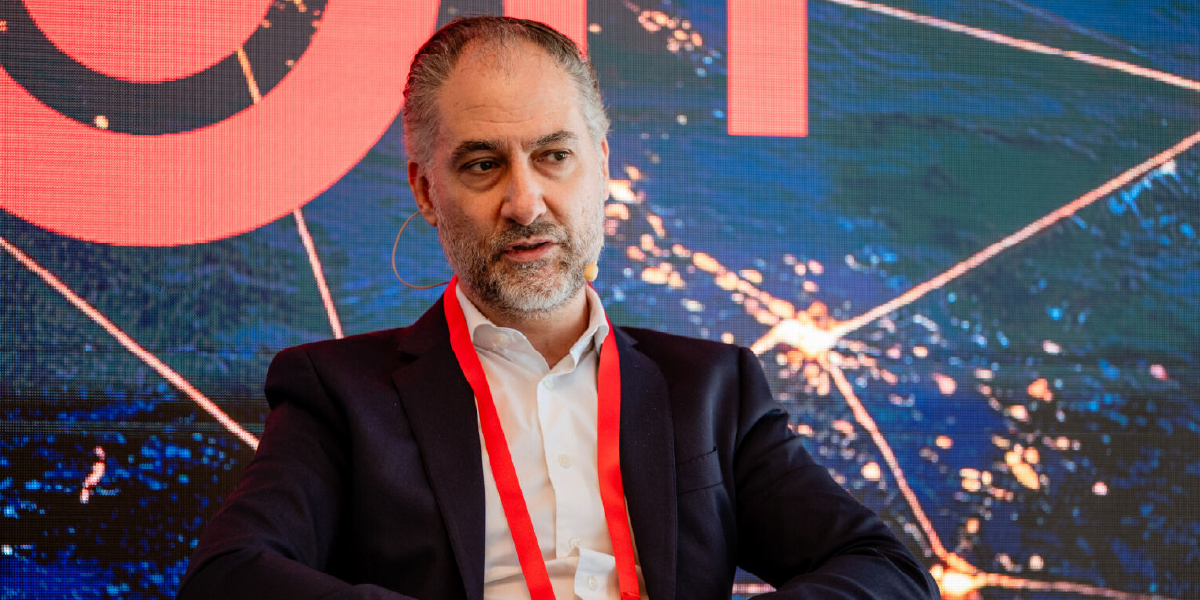 Nelson Pereira during a session at the Channel ON – IT Channel Conference, with the event stage and branding in the background