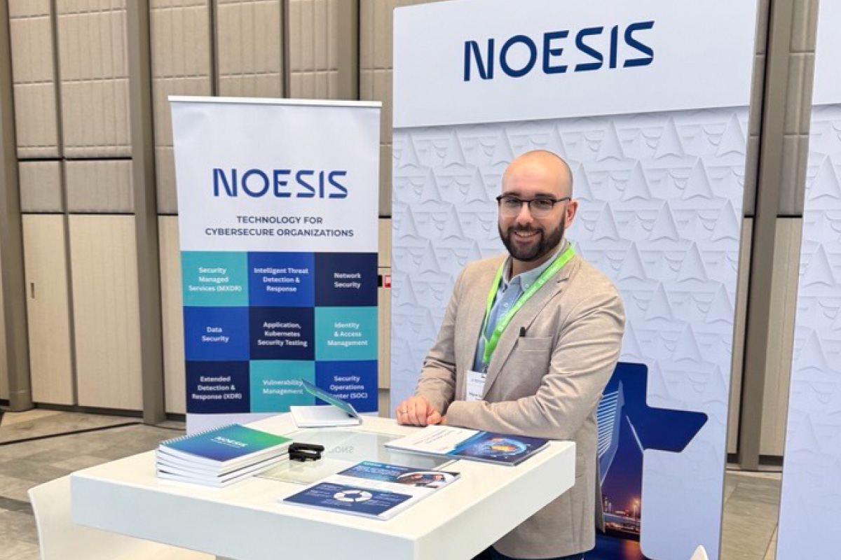 Colaborador da Noesis no stand durante o OpenText Summit Benelux 2026