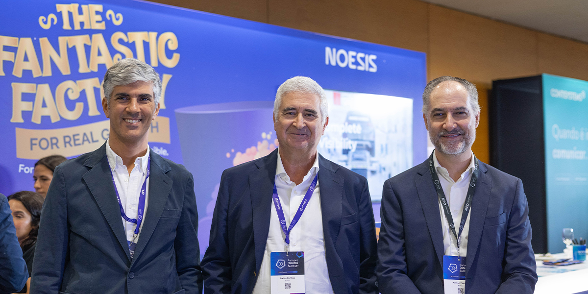 Alexandre Rosa, Nelson Pereira e Luis Castro reunidos no stand da empresa durante o evento
