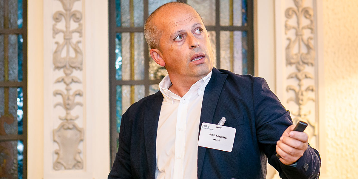 José Ferreira from Noesis speaking at an AICEP event